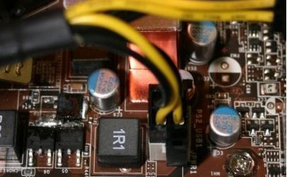 4 pin connected to motherboard